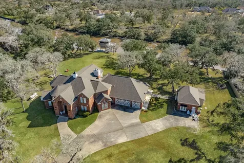 692 County Road 605 Angleton TX 77515