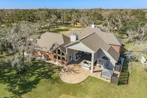 692 County Road 605 Angleton TX 77515
