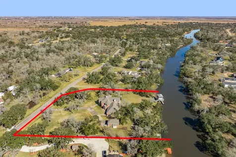 692 County Road 605 Angleton TX 77515