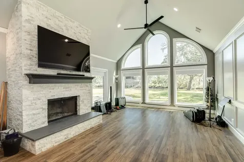 692 County Road 605 Angleton TX 77515