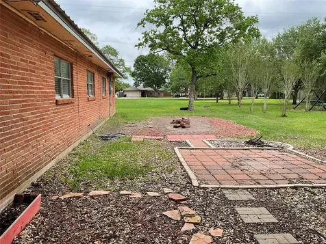 116 Lindsey Avenue Bay City TX 77414