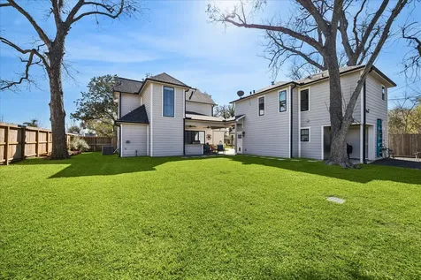 216 W 30th Street Houston TX 77018
