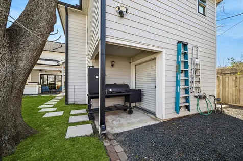 216 W 30th Street Houston TX 77018