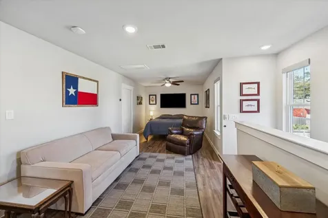 216 W 30th Street Houston TX 77018