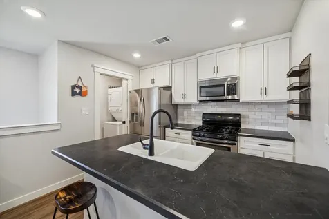 216 W 30th Street Houston TX 77018