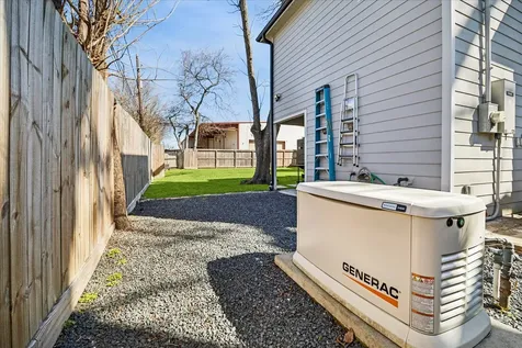 216 W 30th Street Houston TX 77018