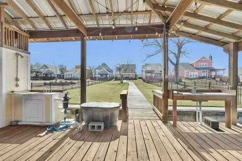 300 Weavers Cove Livingston TX 77351