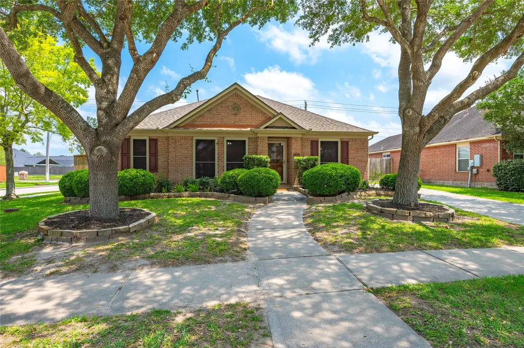 1864 Silent Shore Court League City TX 77573