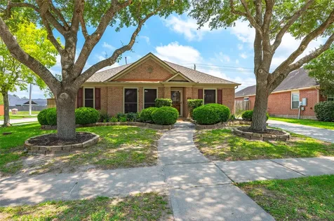 1864 Silent Shore Court League City TX 77573