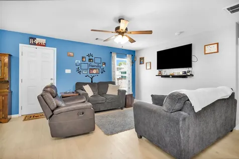 370 Goldenrod Livingston TX 77351