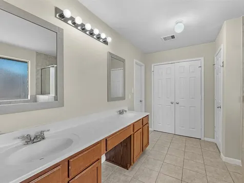 13307 Bomoseen Lake Road Houston TX 77044
