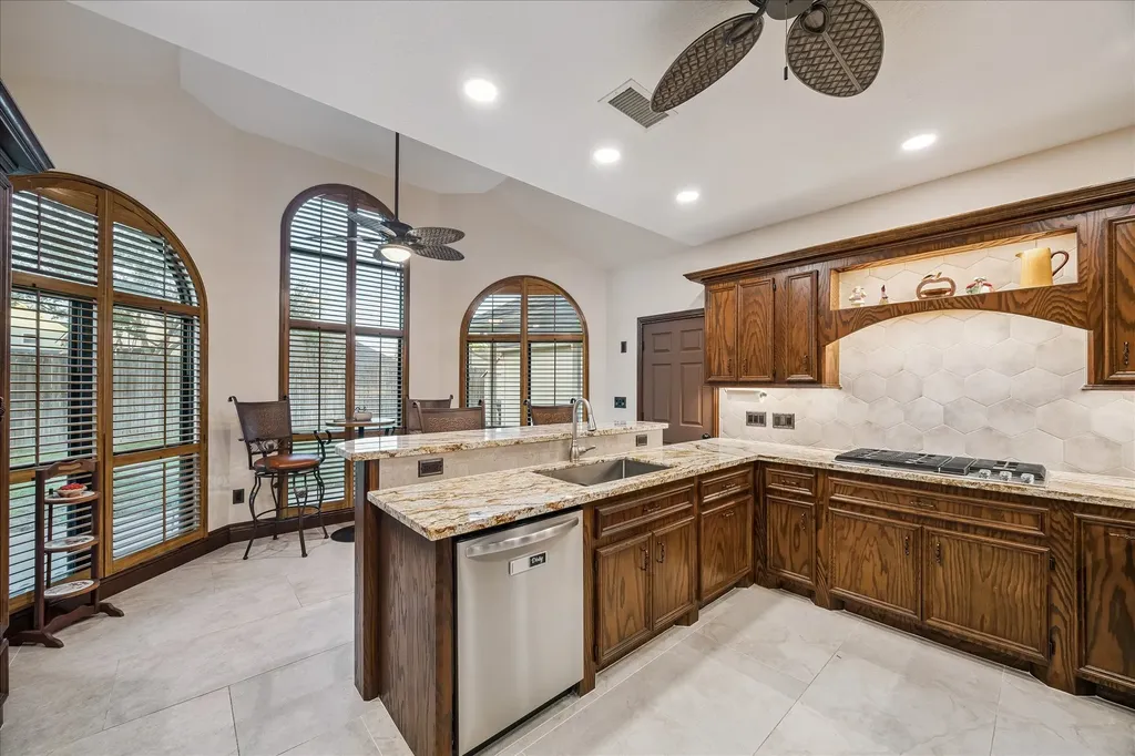 608 Westview Terrace Drive Sealy TX 77474