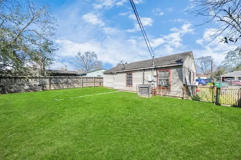 4926 Van Fleet Street Houston TX 77033