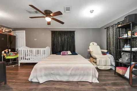 4926 Van Fleet Street Houston TX 77033