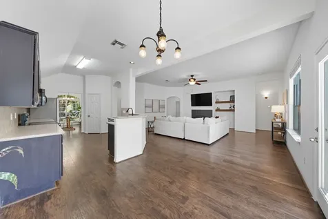 3323 Rollingwood Montgomery TX 77356