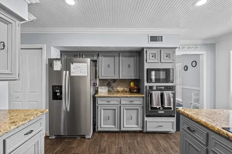 7009 Avenue R Santa Fe TX 77510
