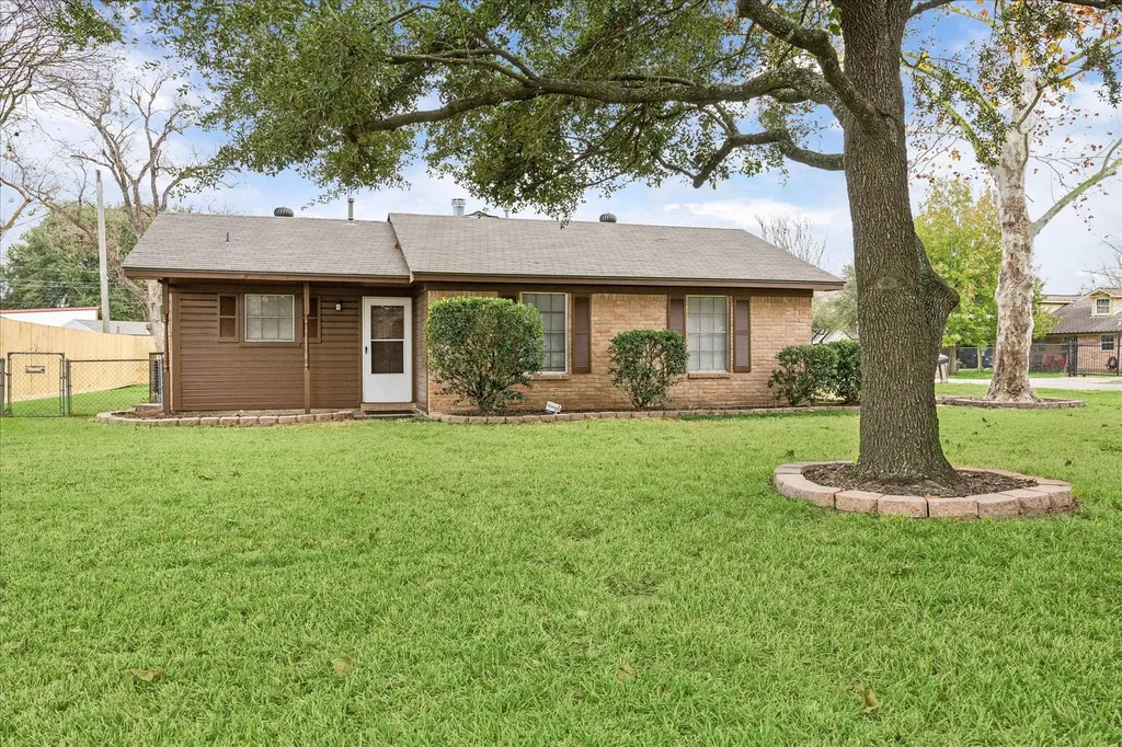 431 Hummingbird Lane Houston TX 77060