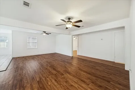 431 Hummingbird Lane Houston TX 77060