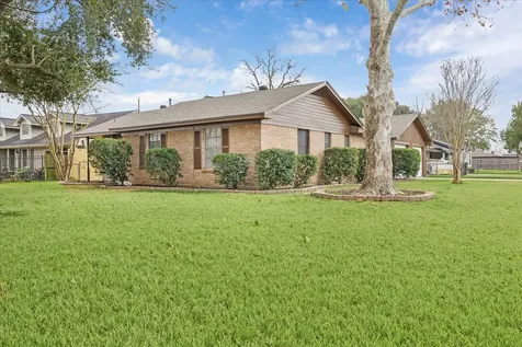 431 Hummingbird Lane Houston TX 77060