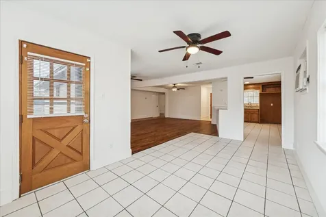 431 Hummingbird Lane Houston TX 77060