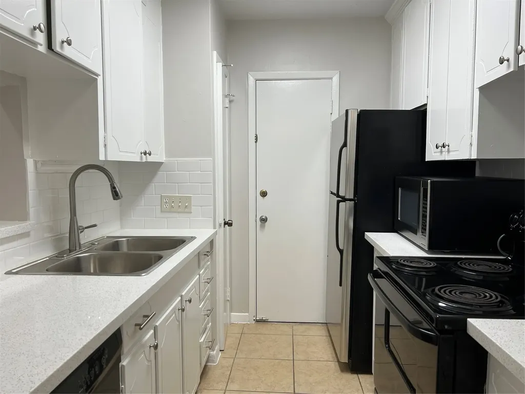 2824 Briarhurst Drive 9 Houston TX 77057