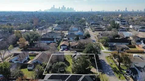 1502 Tabor Street Houston TX 77009