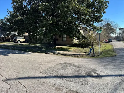 1502 Tabor Street Houston TX 77009