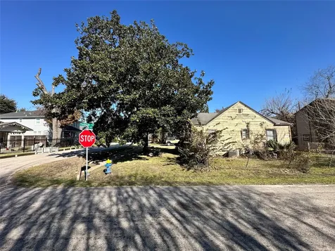 1502 Tabor Street Houston TX 77009