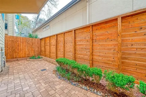 4506 Feagan Street B Houston TX 77007