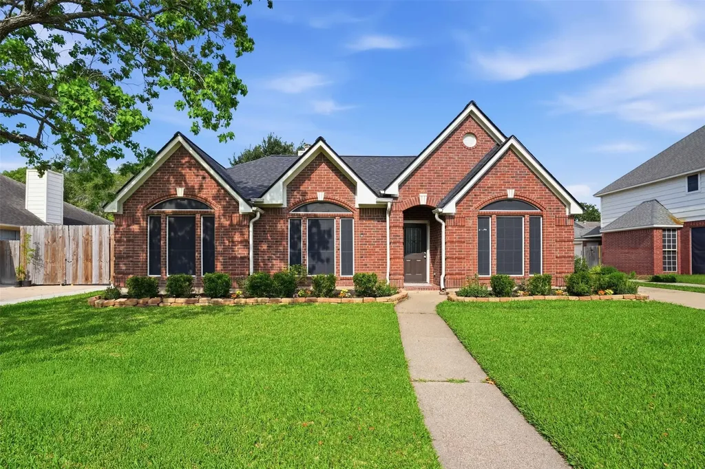 4015 Lakepointe Forest Drive Seabrook TX 77586