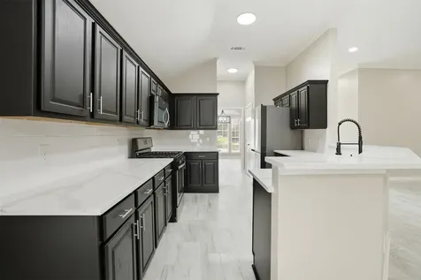 4015 Lakepointe Forest Drive Seabrook TX 77586