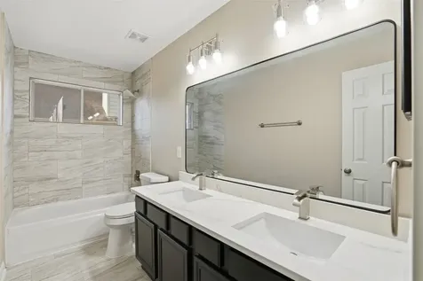 4015 Lakepointe Forest Drive Seabrook TX 77586