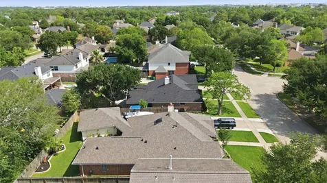 4015 Lakepointe Forest Drive Seabrook TX 77586