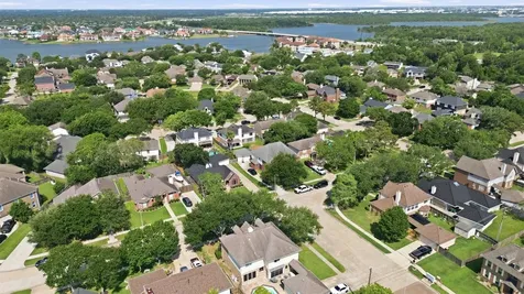 4015 Lakepointe Forest Drive Seabrook TX 77586