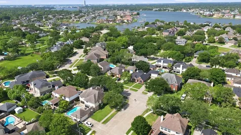 4015 Lakepointe Forest Drive Seabrook TX 77586