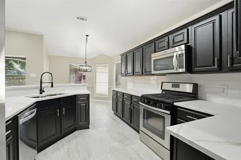 4015 Lakepointe Forest Drive Seabrook TX 77586