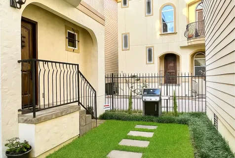 1241 W 24th Street C Houston TX 77008
