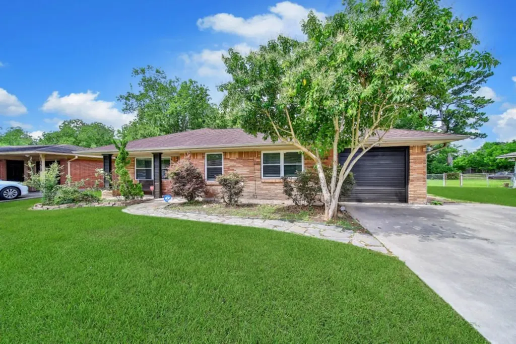 10406 Woodwind Drive Houston TX 77025
