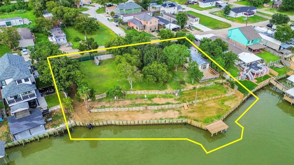 3014 Bay Oaks Harbor Drive Baytown TX 77523
