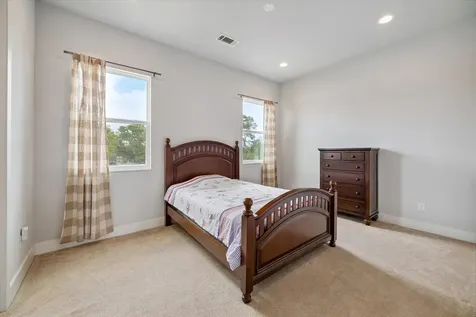 864 Wakefield Drive E Houston TX 77018