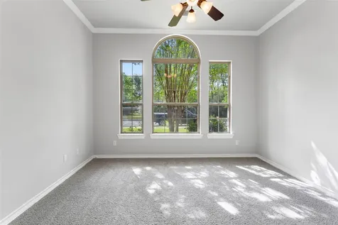 38 W Montfair Boulevard Spring TX 77382