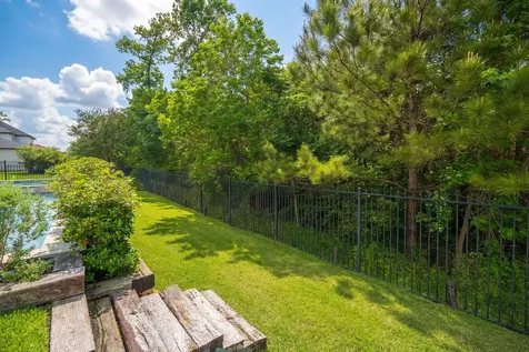 79 N Curly Willow Circle Tomball TX 77375