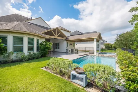 79 N Curly Willow Circle Tomball TX 77375