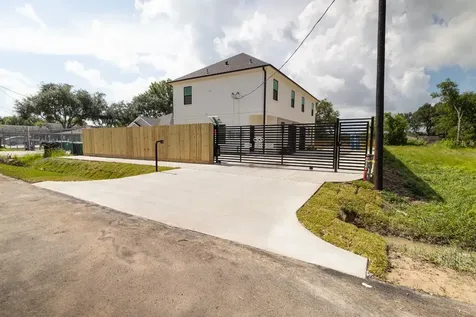 5036 Mallow Street B Houston TX 77033