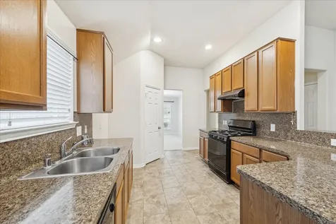 8211 Pastel Dawn Trace Houston TX 77049