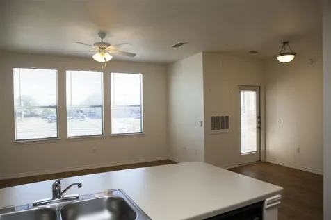 5121 N Foster Road San Antonio TX 78244