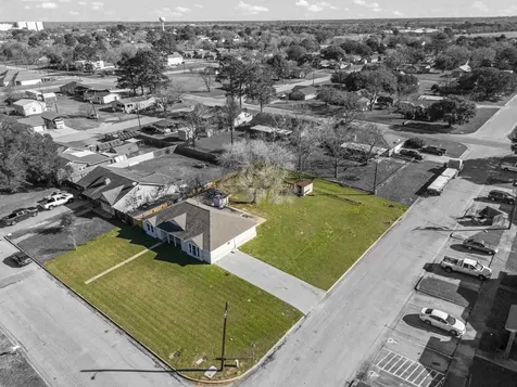 1740 6th Street Hempstead TX 77445