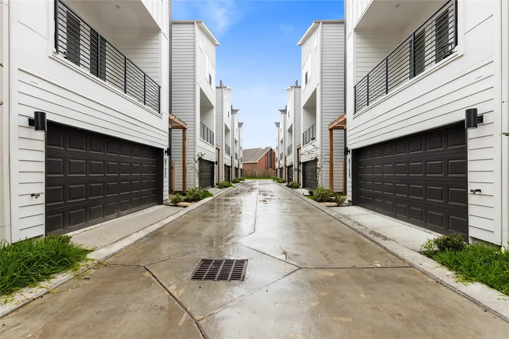 812 Elkhart Street D Houston TX 77091