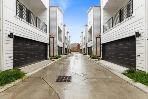 812 Elkhart Street D Houston TX 77091