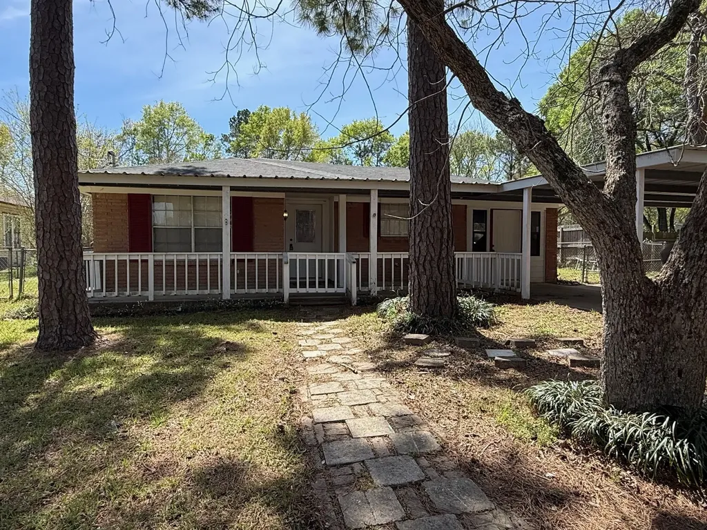 432 Young Street Livingston TX 77351